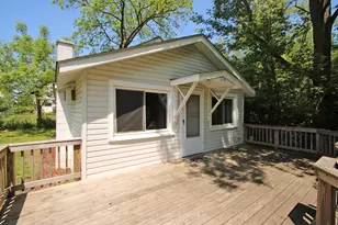 338 E Lakeview Ave, Round Lake Beach, IL 60073 - Photo 7