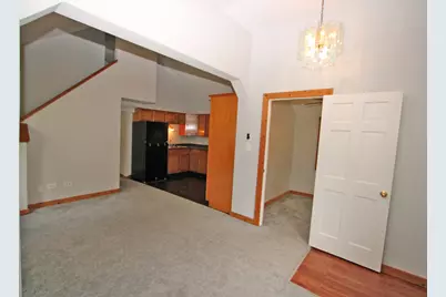 338 E Lakeview Avenue, Round Lake Beach, IL 60073 - Photo 9