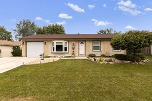 113 David Dr, Streamwood, IL 60107 - Photo 1