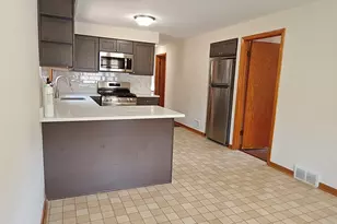 10824 S Sacramento Ave, Chicago, IL 60655 - Photo 13