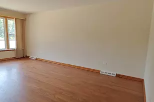 10824 S Sacramento Ave, Chicago, IL 60655 - Photo 5