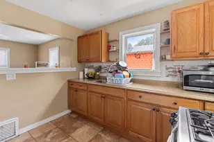 1112 Dalbigne St, Belvidere, IL 61008 - Photo 5