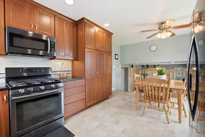 1106 S Sprucewood Drive, Mount Prospect, IL 60056 - Photo 9