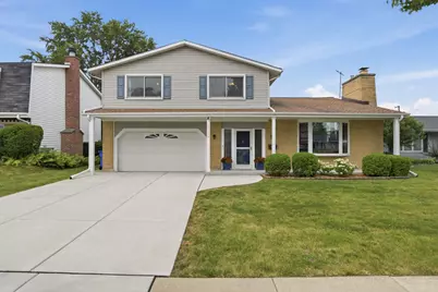 1106 S Sprucewood Drive, Mount Prospect, IL 60056 - Photo 1