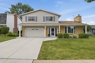 1106 S Sprucewood Dr, Mount Prospect, IL 60056 - Photo 1