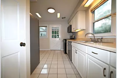 1570 Dewey Avenue, Evanston, IL 60201 - Photo 7