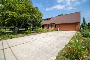 6229 Darline Dr, Saint Anne, IL 60964 - Photo 49