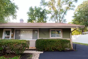 530 Maywood Ln, Hoffman Estates, IL 60169 - Photo 1