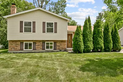 219 Countryside Lane, Lindenhurst, IL 60046 - Photo 1