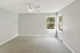 219 Countryside Ln, Lindenhurst, IL 60046 - Photo 9