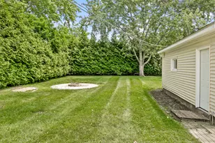 219 Countryside Ln, Lindenhurst, IL 60046 - Photo 23