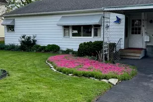 918 W Main St, Genoa, IL 60135 - Photo 1