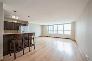 655 W Irving Park Rd, Chicago, IL 60613 - Photo 7