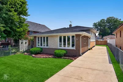7725 Narragansett Avenue, Burbank, IL 60459 - Photo 1