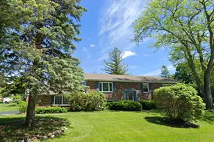 909 Dundee Ave, Barrington, IL 60010 - Photo 1