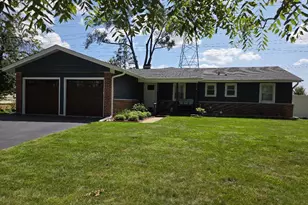 601 Walnut Ln, Elk Grove Village, IL 60007 - Photo 1