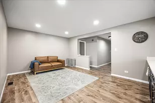 601 Walnut Ln, Elk Grove Village, IL 60007 - Photo 9