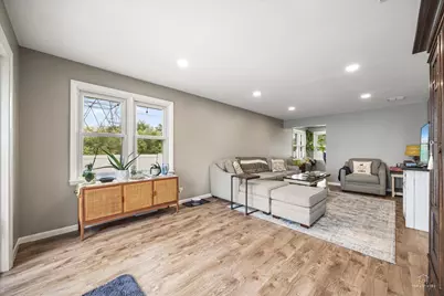 601 Walnut Lane, Elk Grove Village, IL 60007 - Photo 11