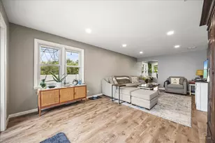 601 Walnut Ln, Elk Grove Village, IL 60007 - Photo 11