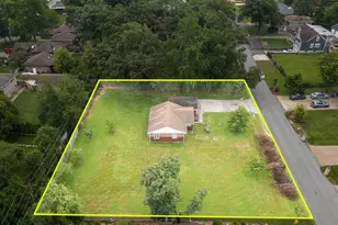 9937 S 86th Ct, Palos Hills, IL 60465 - Photo 1