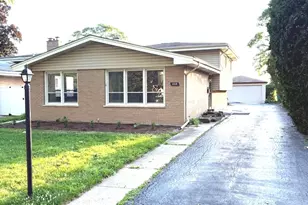 308 Wheeling Ave, Wheeling, IL 60090 - Photo 1