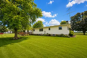 14121 Barber Greene Rd, Sycamore, IL 60178 - Photo 31
