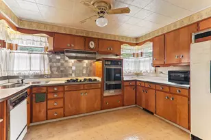2218 Pearsall Pkwy, Waukegan, IL 60085 - Photo 7