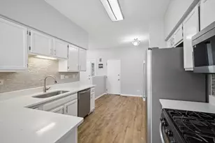 2739 Odlum Dr, Schaumburg, IL 60194 - Photo 11