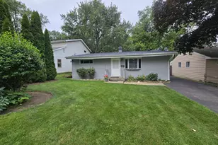 164 N Prairie Ave, Mundelein, IL 60060 - Photo 1