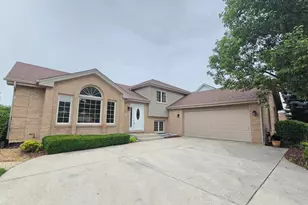 8112 Rutherford Dr, Woodridge, IL 60517 - Photo 1