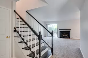 889 Heatherbrook Ct, Wheaton, IL 60189 - Photo 3
