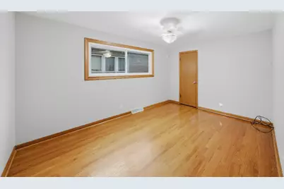 6055 W 64th Street, Chicago, IL 60638 - Photo 9