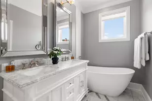 744 W Belmont Ave, Chicago, IL 60657 - Photo 19