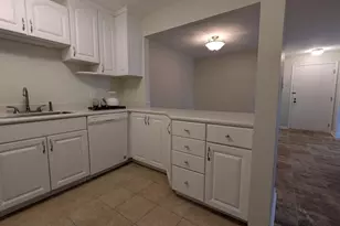 596 Somerset Ln, Crystal Lake, IL 60014 - Photo 5