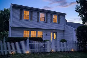 10 Mayflower Rd, Vernon Hills, IL 60061 - Photo 1