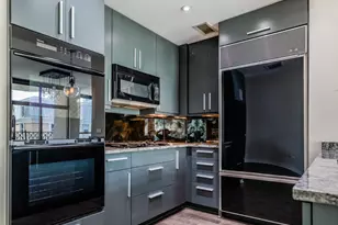 21 E Huron St, Chicago, IL 60611 - Photo 17