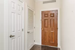 21 E Huron St, Chicago, IL 60611 - Photo 13