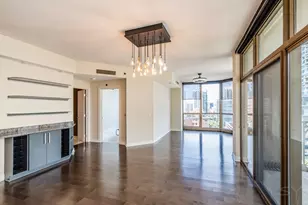 21 E Huron St, Chicago, IL 60611 - Photo 29