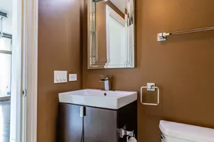 21 E Huron St, Chicago, IL 60611 - Photo 39