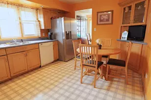 10313 S Karlov Ave, Oak Lawn, IL 60453 - Photo 5