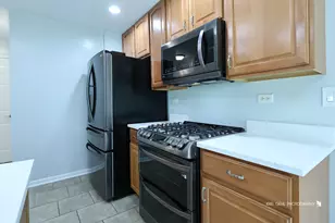 796 Pointe Dr, Crystal Lake, IL 60014 - Photo 9