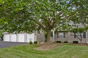 546 E Shag Bark Ln, Streamwood, IL 60107 - Photo 1
