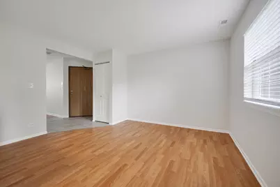546 E Shag Bark Lane #B, Streamwood, IL 60107 - Photo 5