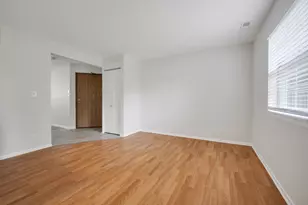 546 E Shag Bark Ln, Streamwood, IL 60107 - Photo 5