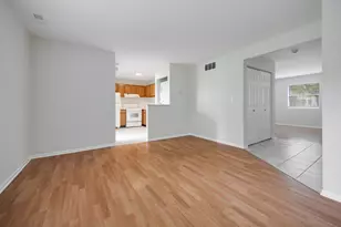 546 E Shag Bark Ln, Streamwood, IL 60107 - Photo 3