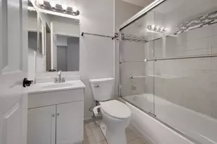 546 E Shag Bark Ln, Streamwood, IL 60107 - Photo 11