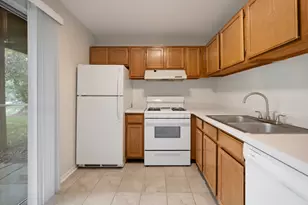 546 E Shag Bark Ln, Streamwood, IL 60107 - Photo 7