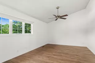 1422 James Ct, Libertyville, IL 60048 - Photo 15