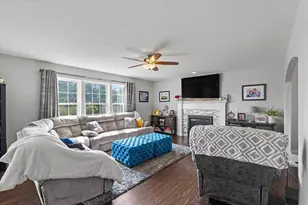 1402 Railside Dr, Gibson City, IL 60936 - Photo 9