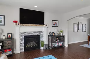1402 Railside Dr, Gibson City, IL 60936 - Photo 9